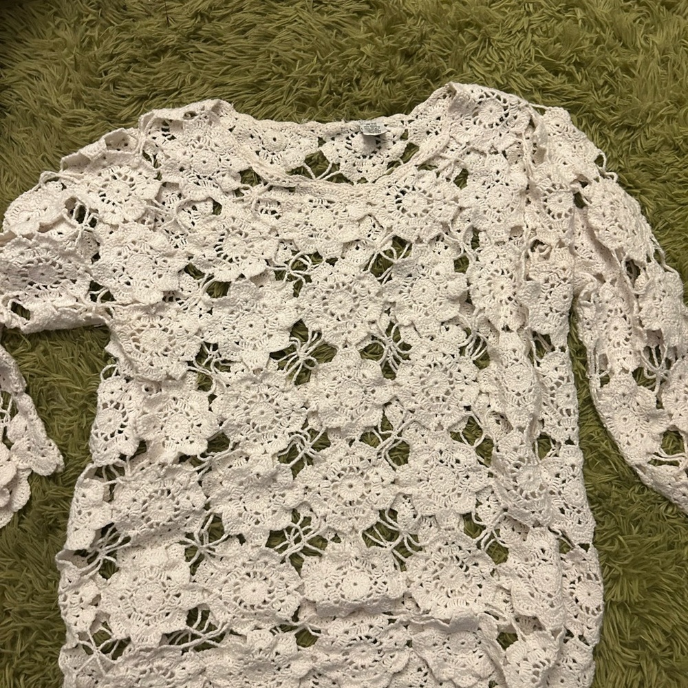 Chic Crochet Lace Blouse in Cream